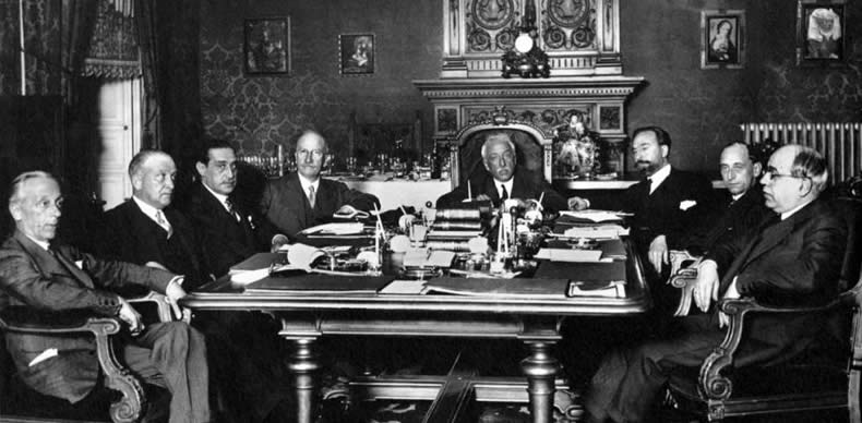 La primera reunión del Gobierno provisional el 15 de abril de 1931