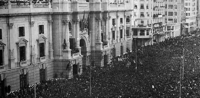 Celebración de la proclamación frente al Ayuntamiento de Valencia.